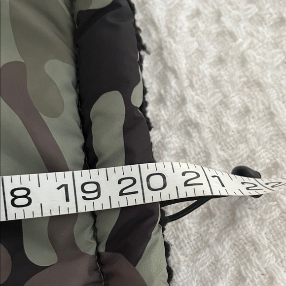 NWT! Jolie & Joy Kids Camouflage Puffer Vest - Picture 8 of 9